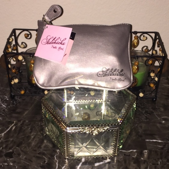 Sidekick Slippers with a Wristlet - NWT - Picture 5 of 7